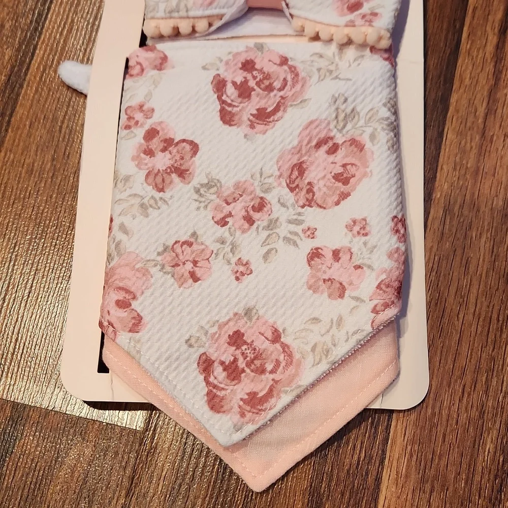 NWT Bebe Pink and White Floral Bib and Bow Set